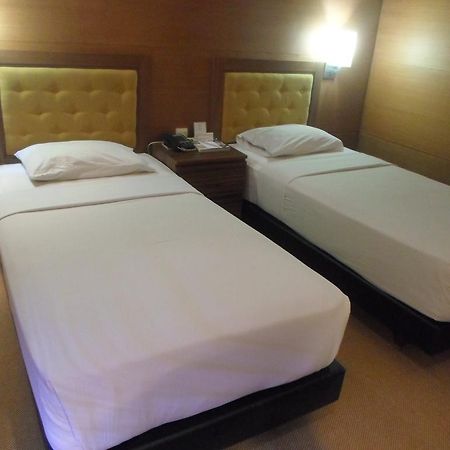 Hotel Mutiara Malioboro 요그야카르타 외부 사진