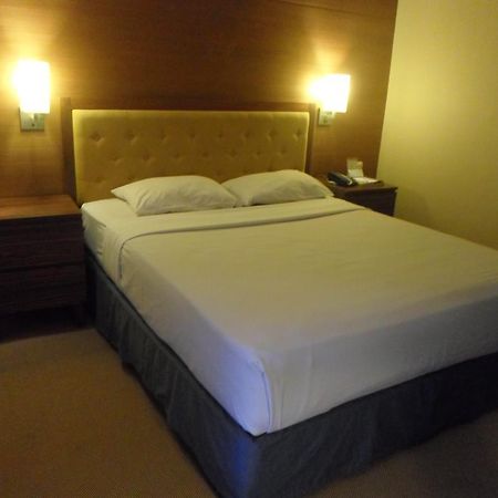 Hotel Mutiara Malioboro 요그야카르타 외부 사진