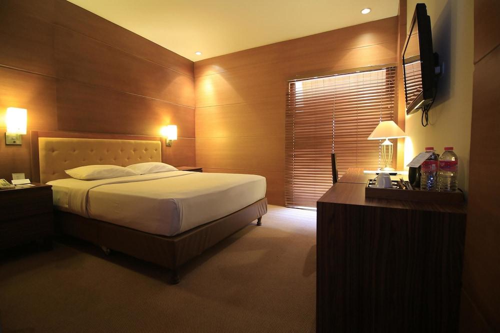 Hotel Mutiara Malioboro 요그야카르타 외부 사진