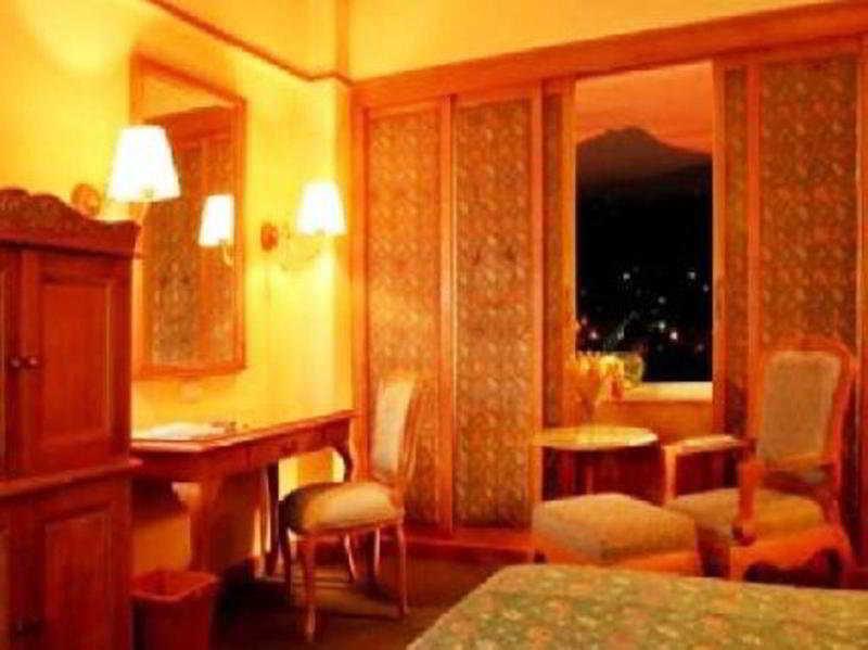 Hotel Mutiara Malioboro 요그야카르타 외부 사진