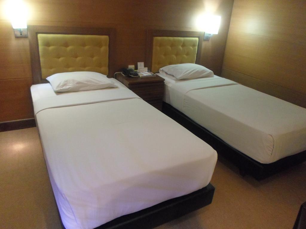 Hotel Mutiara Malioboro 요그야카르타 외부 사진