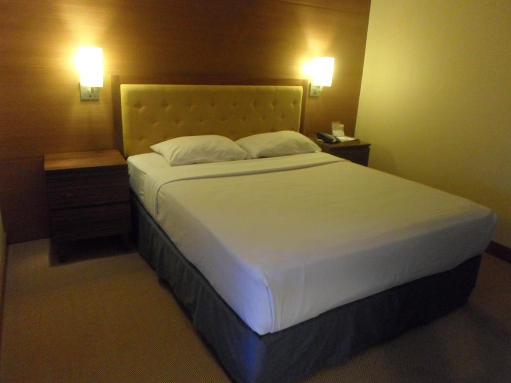 Hotel Mutiara Malioboro 요그야카르타 외부 사진