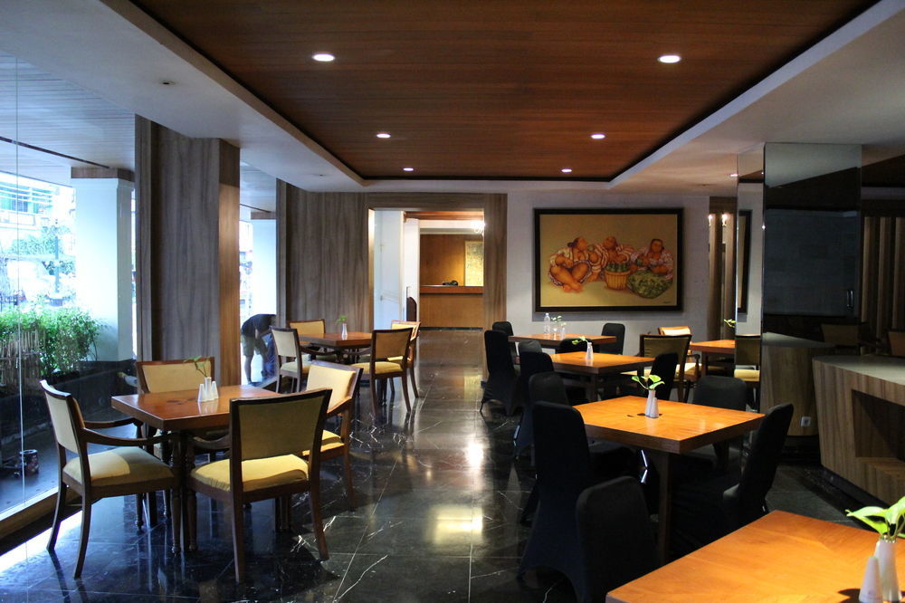 Hotel Mutiara Malioboro 요그야카르타 외부 사진
