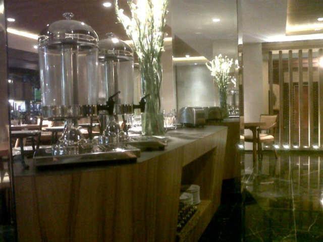 Hotel Mutiara Malioboro 요그야카르타 외부 사진