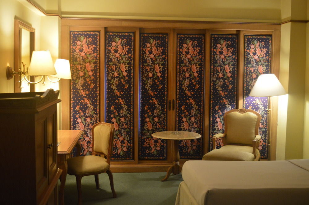 Hotel Mutiara Malioboro 요그야카르타 외부 사진