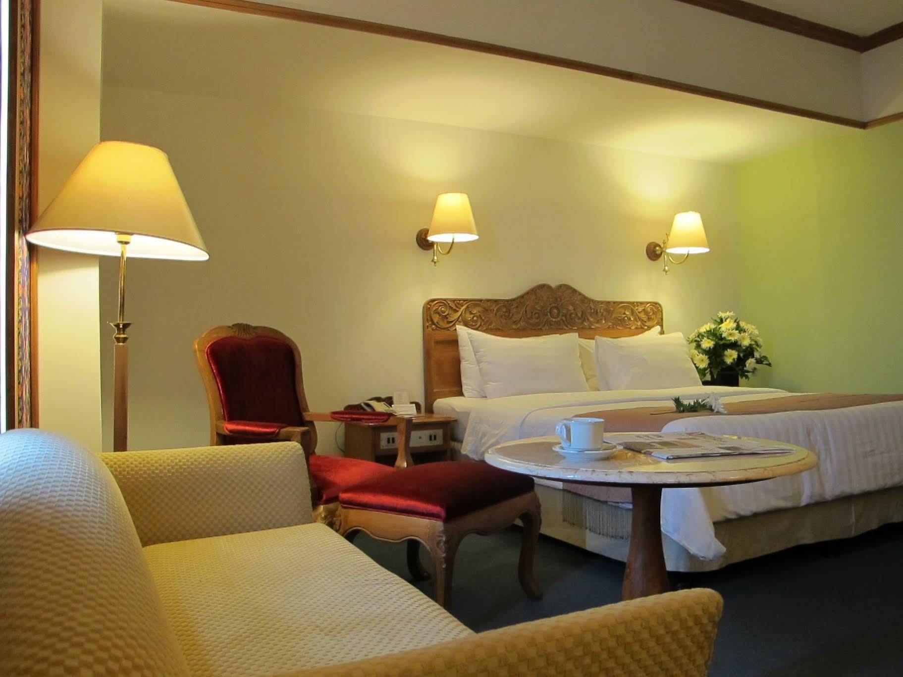 Hotel Mutiara Malioboro 요그야카르타 외부 사진