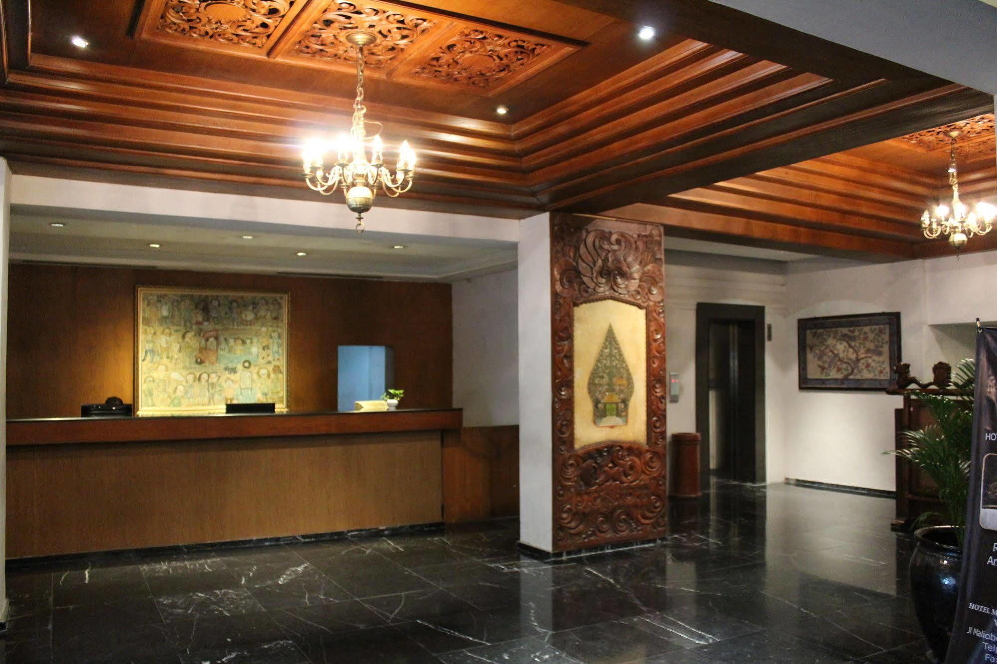 Hotel Mutiara Malioboro 요그야카르타 외부 사진