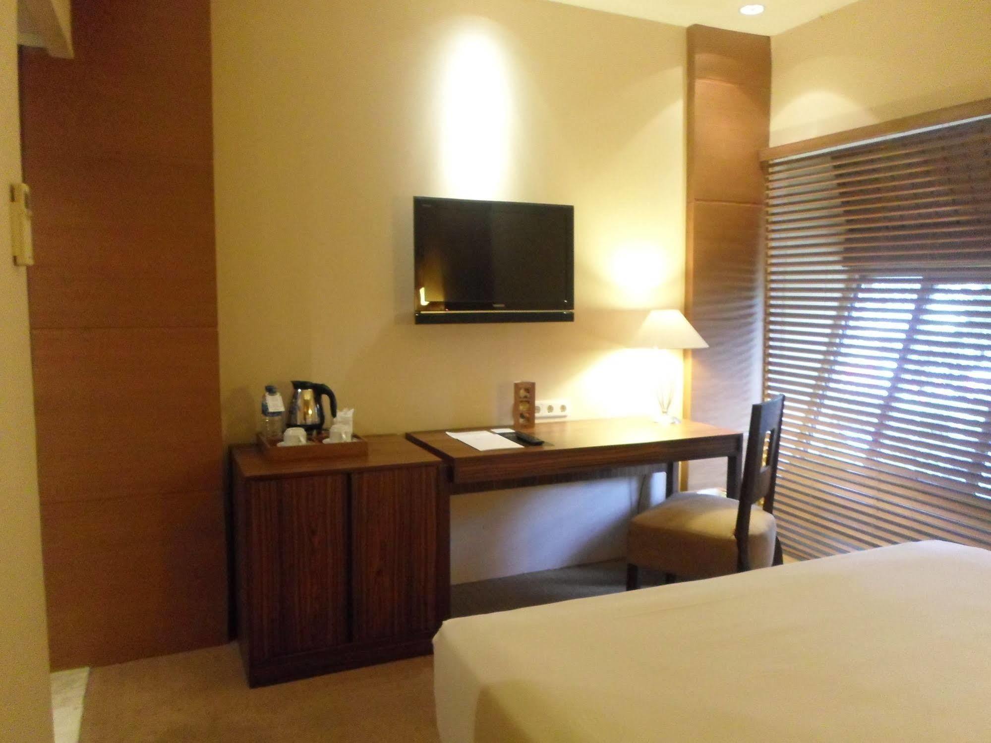 Hotel Mutiara Malioboro 요그야카르타 외부 사진