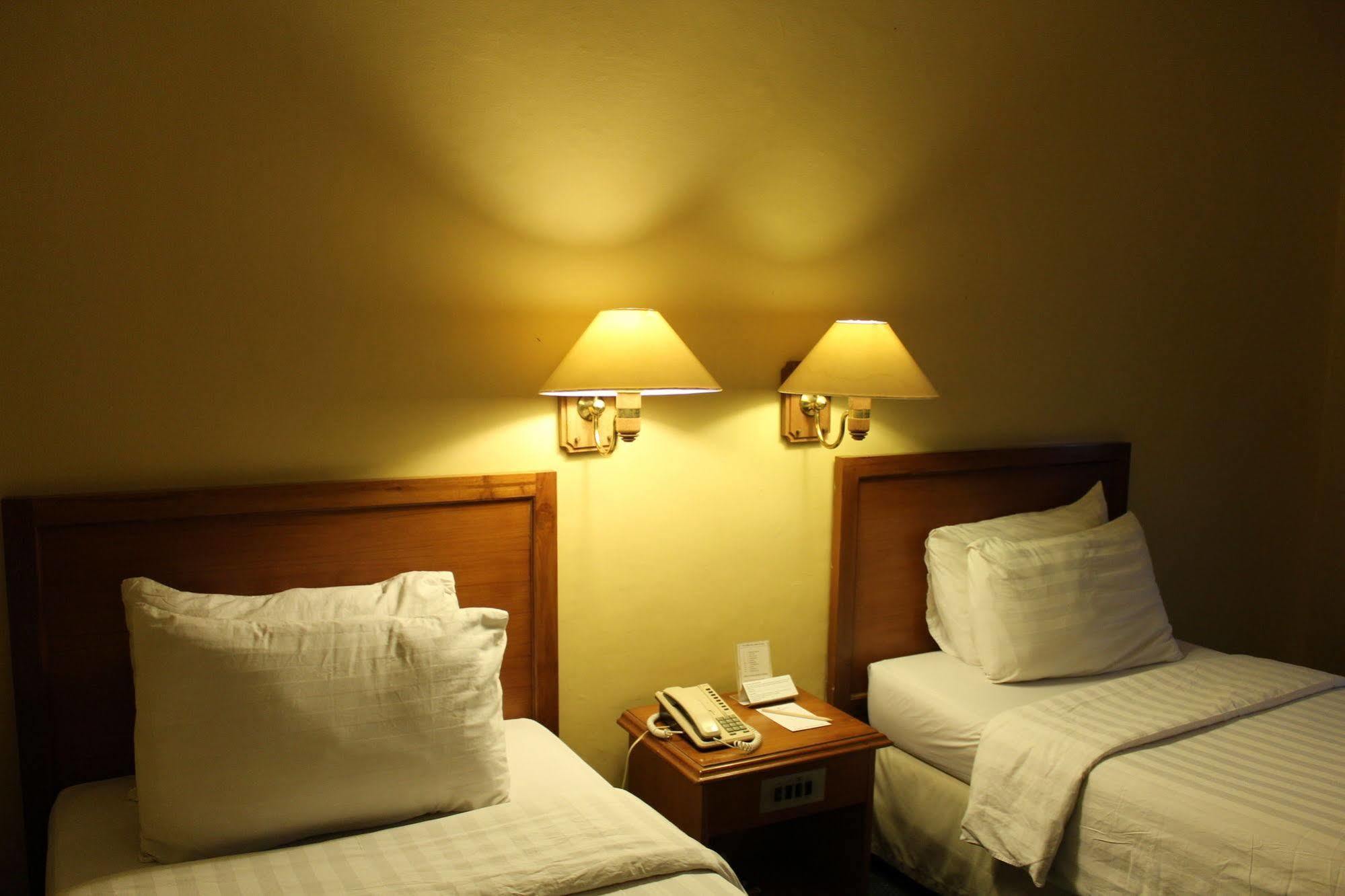 Hotel Mutiara Malioboro 요그야카르타 외부 사진