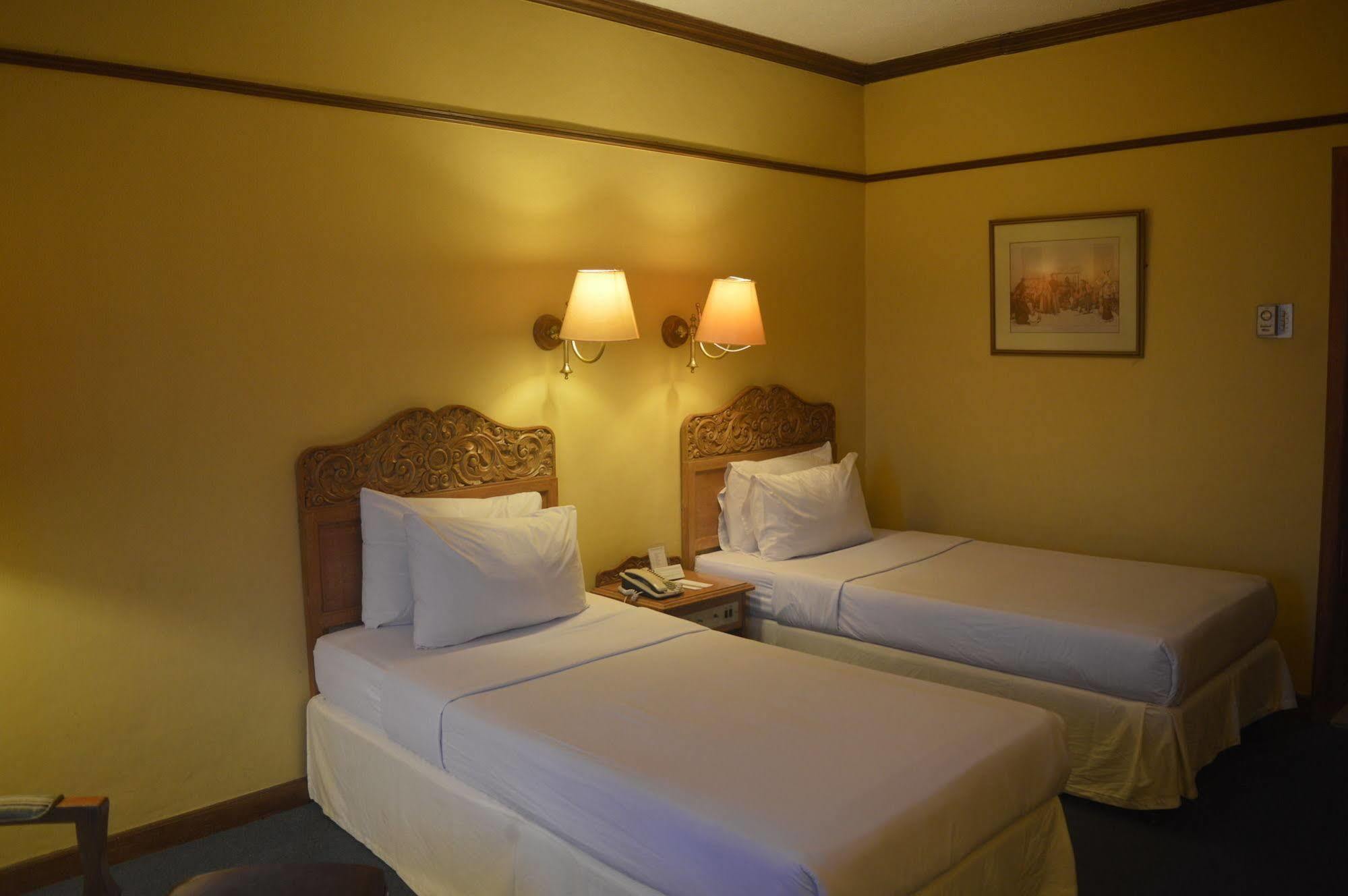 Hotel Mutiara Malioboro 요그야카르타 외부 사진