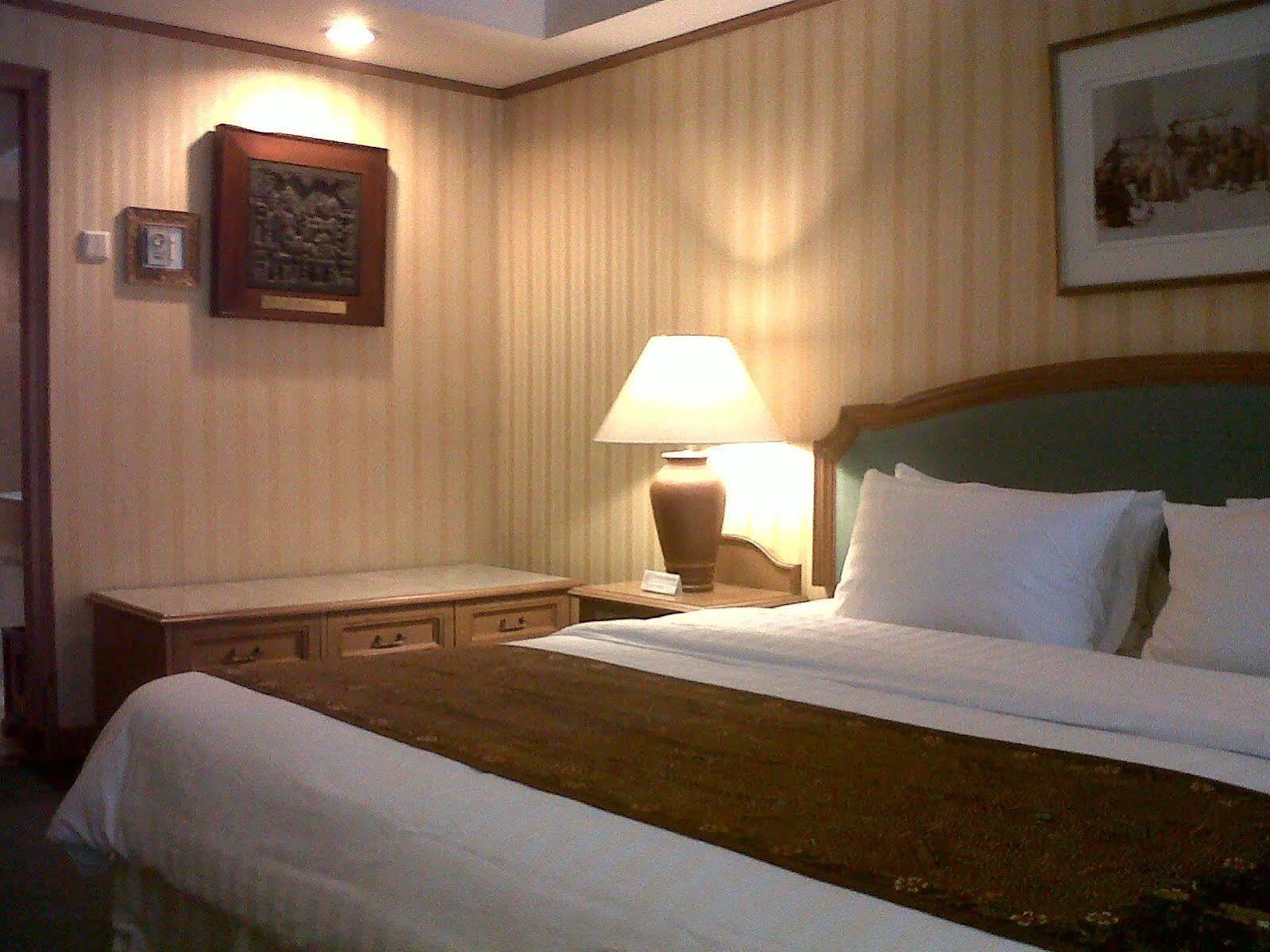 Hotel Mutiara Malioboro 요그야카르타 외부 사진