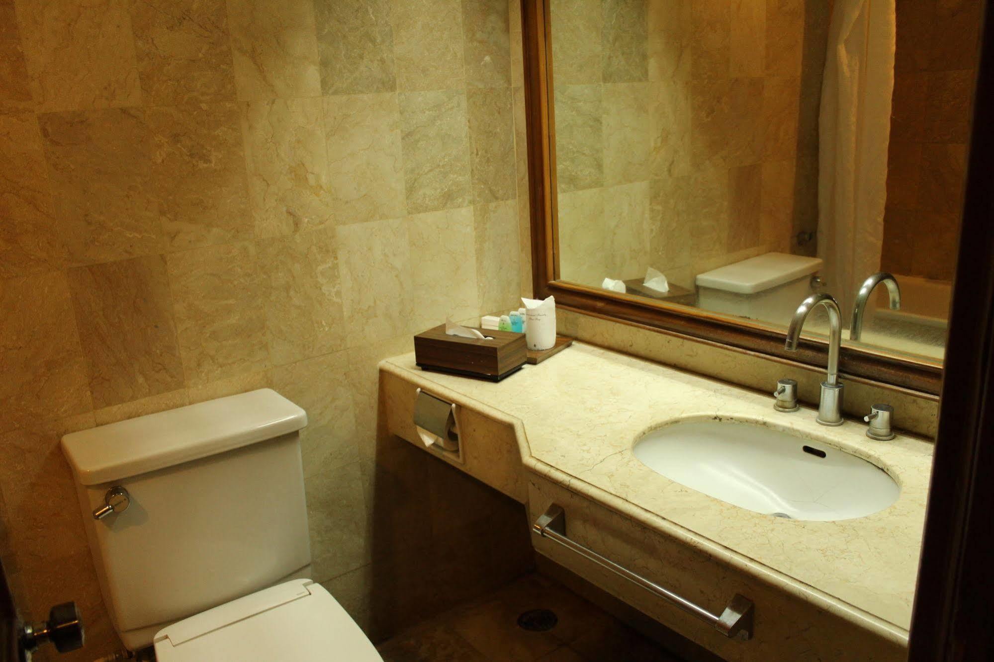 Hotel Mutiara Malioboro 요그야카르타 외부 사진