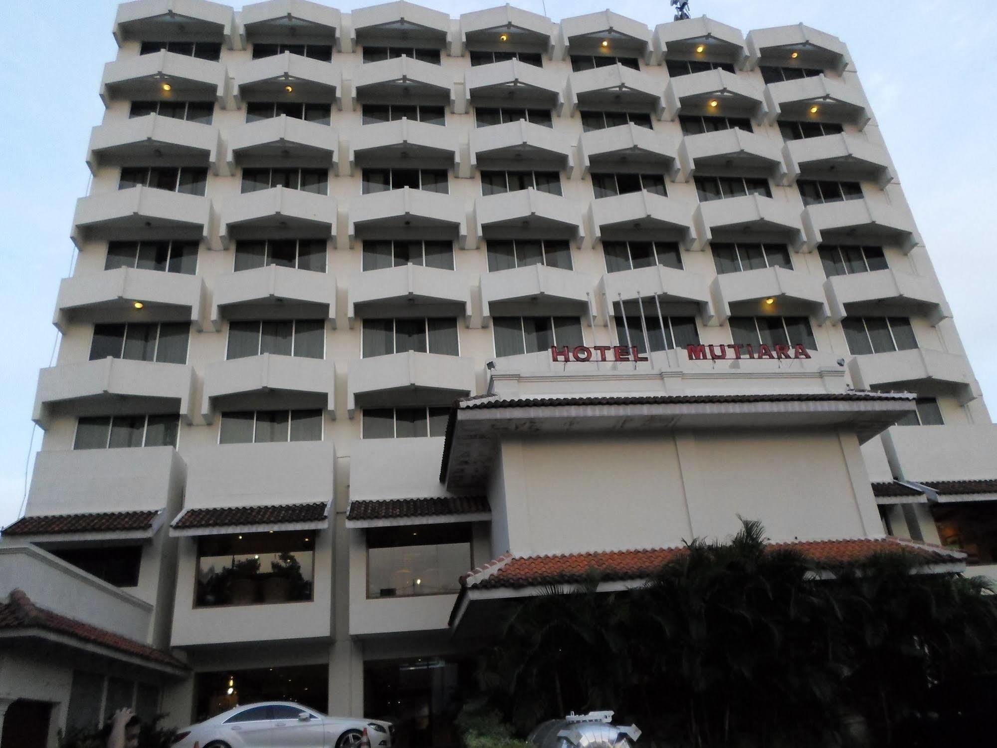 Hotel Mutiara Malioboro 요그야카르타 외부 사진