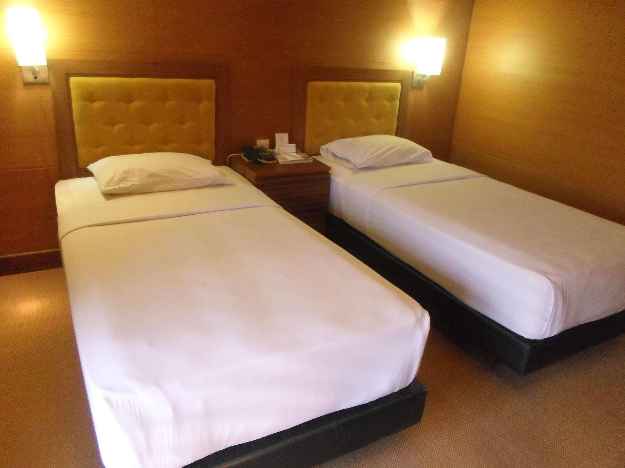 Hotel Mutiara Malioboro 요그야카르타 외부 사진