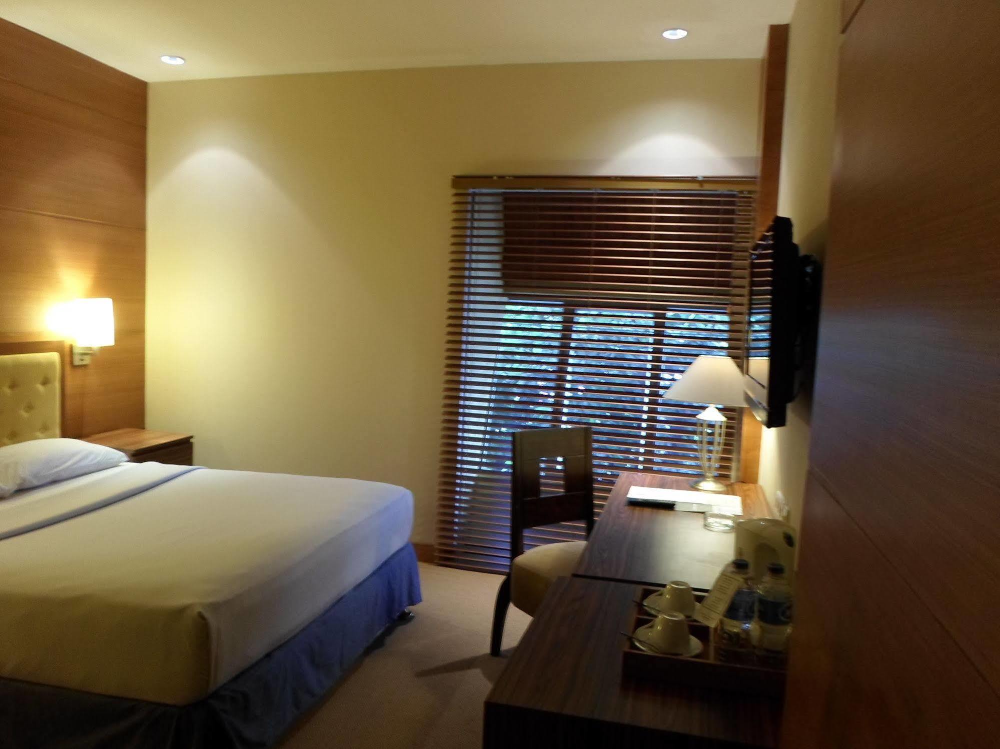 Hotel Mutiara Malioboro 요그야카르타 외부 사진