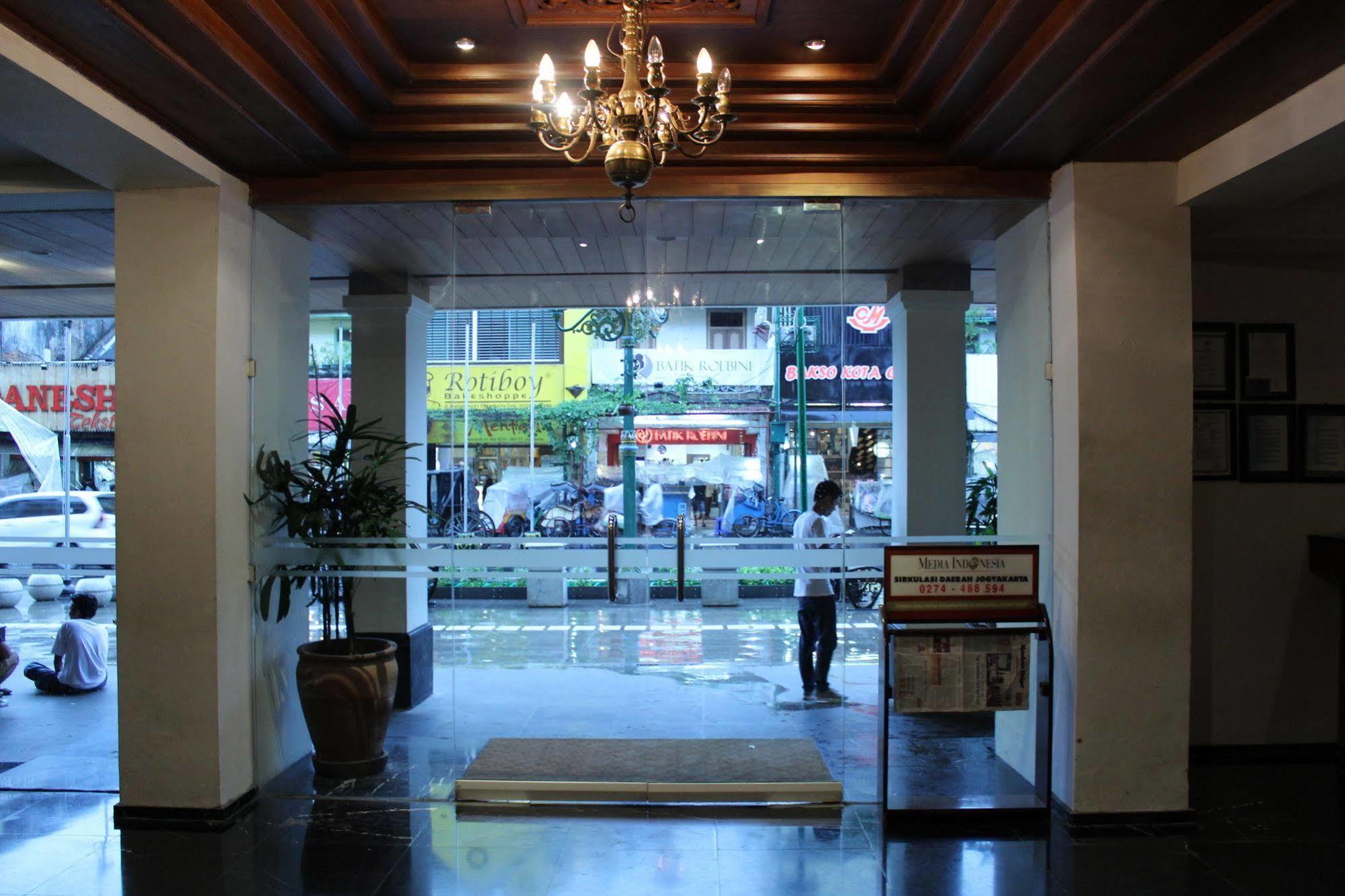 Hotel Mutiara Malioboro 요그야카르타 외부 사진