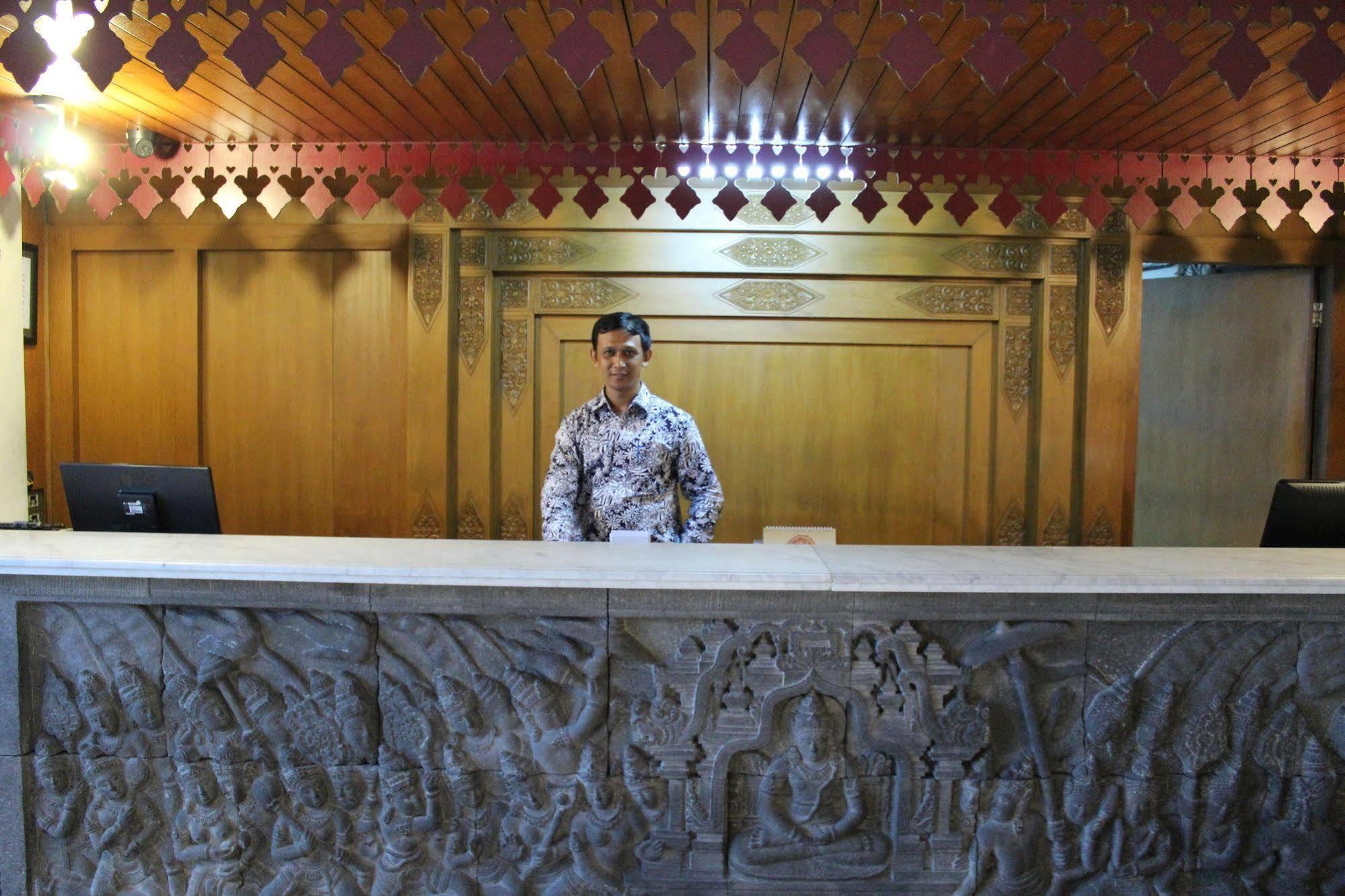 Hotel Mutiara Malioboro 요그야카르타 외부 사진