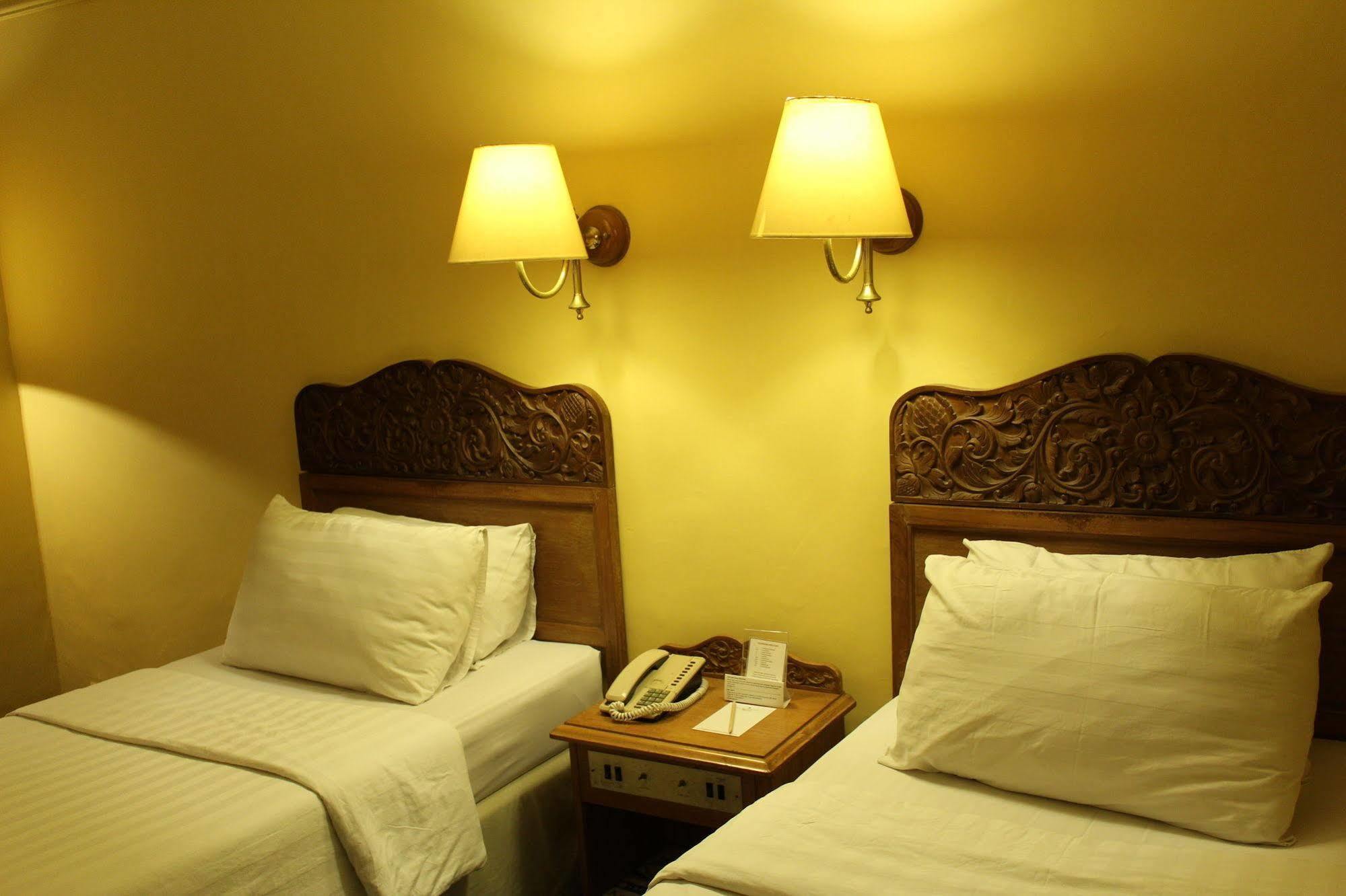 Hotel Mutiara Malioboro 요그야카르타 외부 사진