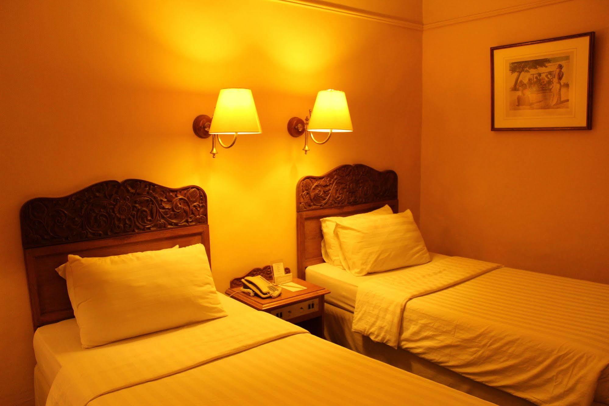 Hotel Mutiara Malioboro 요그야카르타 외부 사진