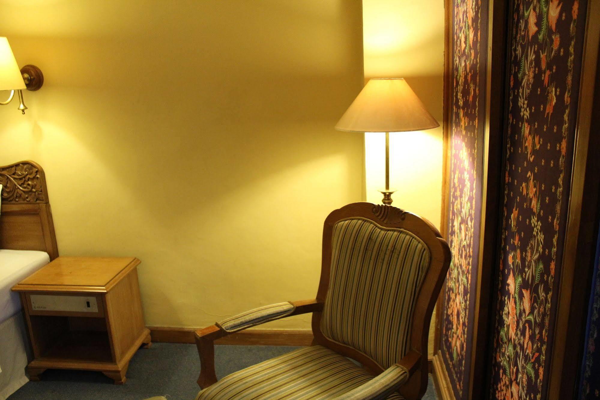 Hotel Mutiara Malioboro 요그야카르타 외부 사진