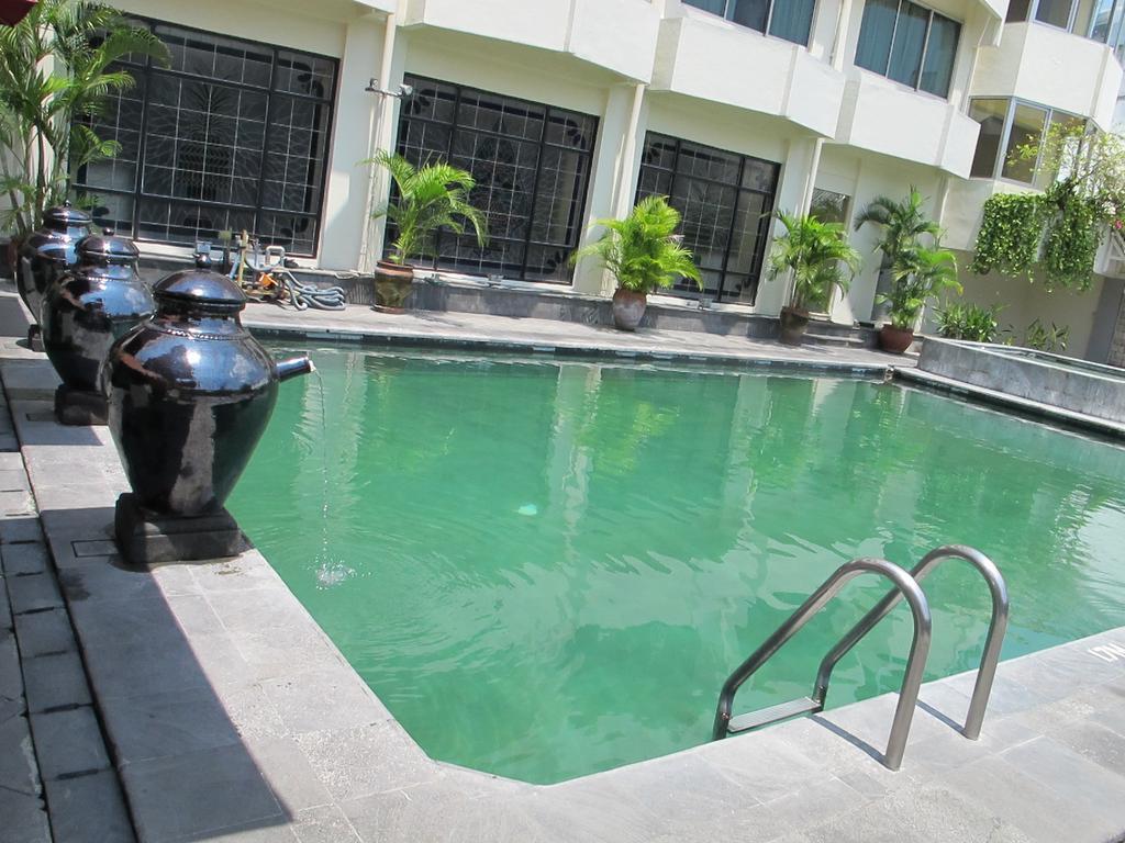 Hotel Mutiara Malioboro 요그야카르타 외부 사진